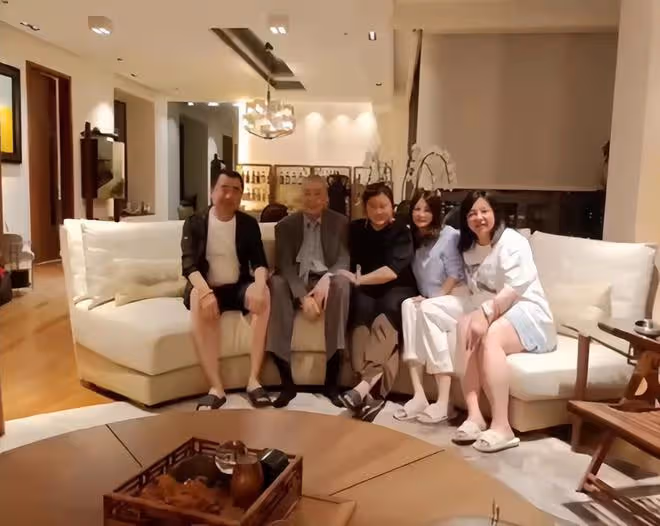 83歲劉詩昆豪宅宴客!1歲女兒太可愛像媽,家中有6名保姆陣仗大