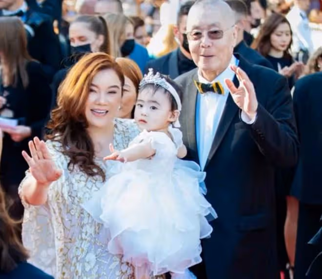 83歲劉詩昆豪宅宴客!1歲女兒太可愛像媽,家中有6名保姆陣仗大