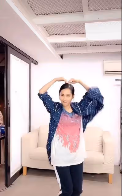 陳法蓉曬與好友跳舞視訊,洪欣蔡少芬朱茵出鏡,畫面充滿了喜感,網友:一個比一個美