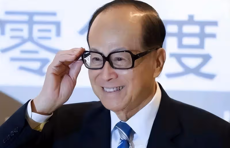 香港真正的四大家族,李嘉誠都沒資格入選,霍英東包玉剛則上榜