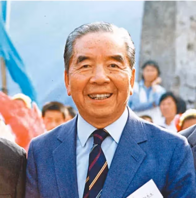 香港真正的四大家族,李嘉誠都沒資格入選,霍英東包玉剛則上榜