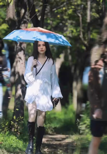 阿嬌亮相再次封神!暴瘦20斤後美回「校園女神」,穿白襯衣哪像41歲