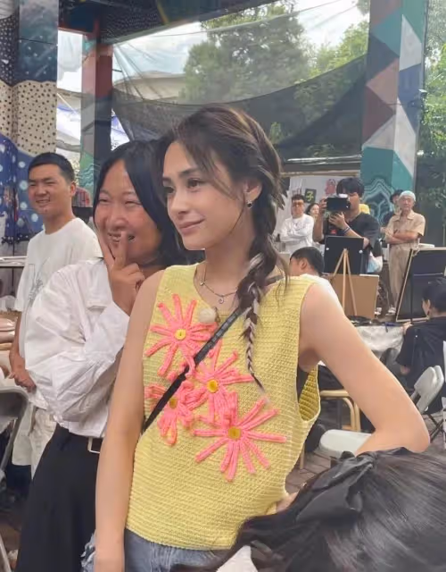 《浪姐》團綜生圖曝光:41歲阿嬌穿吊帶「似少女」,王心凌短褲秀長腿