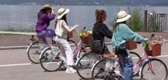 《浪姐》團綜生圖曝光:41歲阿嬌穿吊帶「似少女」,王心凌短褲秀長腿