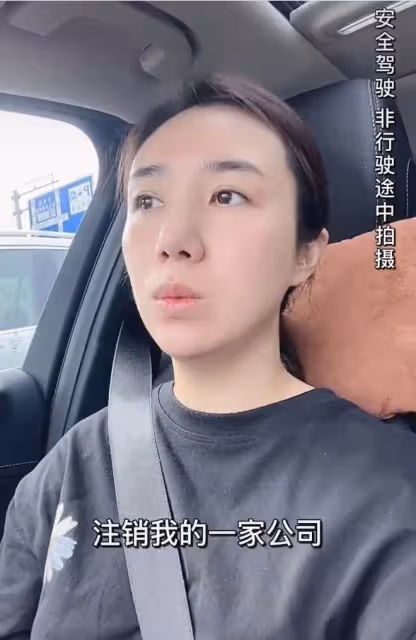 《知否》女星官宣破產，實體店開不下去，為拍戲一家老小住劇組外