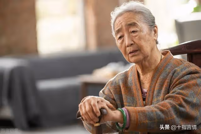 丈母娘去女兒家養老,每個月給2000生活費,女婿:全給我也不准來