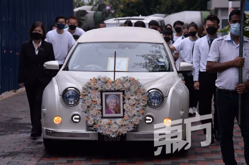 大馬演藝圈常青樹韓瑛今舉殯　孫子賴雲彪：「我們以嫲嫲為榮」
