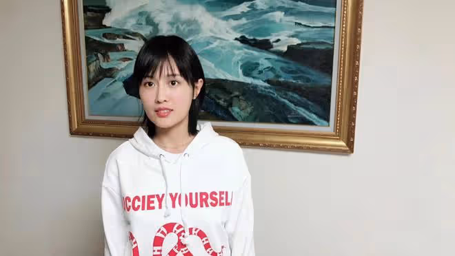 48歲潘粵明瘦到認不出,穿背心短褲不修邊幅,聚餐未見女友在身旁
