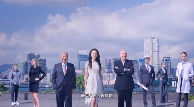 15年前她一脫成名,卻慘遭封殺、男友取消婚禮!如今還能翻身嗎?