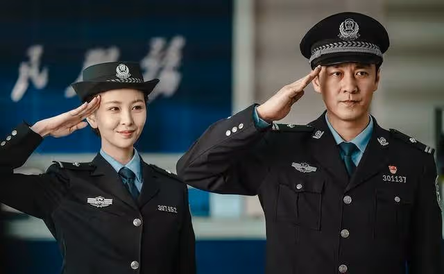 張浩又一部網大上線,一人分飾兩角演技在線,搭檔「大嫂」徐冬冬