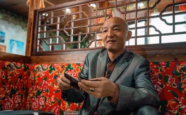 張浩又一部網大上線,一人分飾兩角演技在線,搭檔「大嫂」徐冬冬