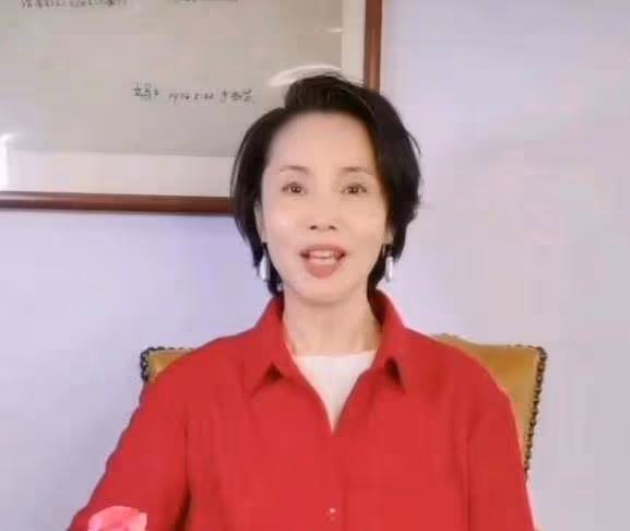 前電視主播徐俐秀恩愛，曬舊照老公高大又帥氣，倆人挽手好般配