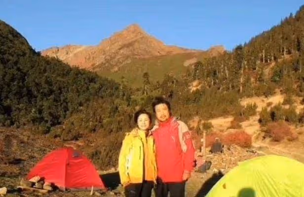 前電視主播徐俐秀恩愛,曬舊照老公高大又帥氣,倆人挽手好般配