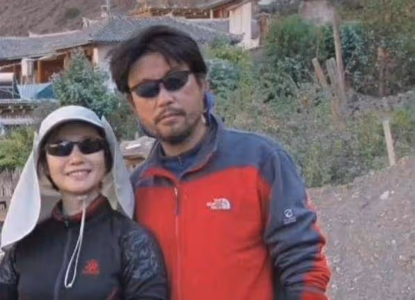 前電視主播徐俐秀恩愛,曬舊照老公高大又帥氣,倆人挽手好般配