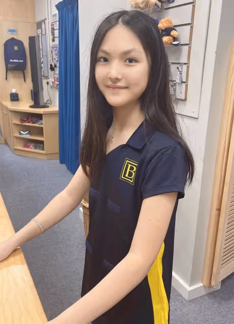 王詩齡在英國學校讀書！穿著成熟的校服，特意布置了大公主曾經住過的房間
