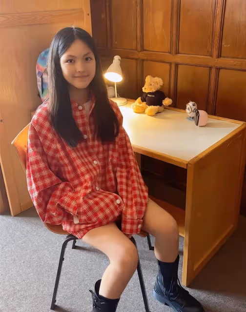 王詩齡在英國學校讀書！穿著成熟的校服，特意布置了大公主曾經住過的房間