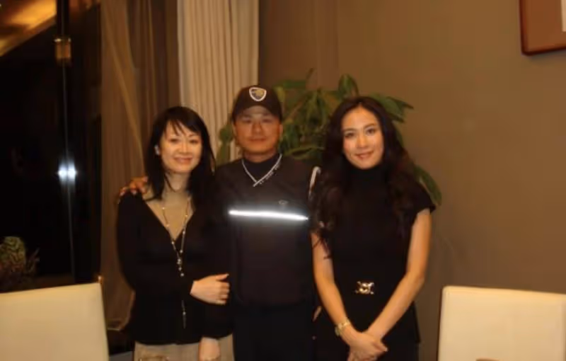 歌唱家張也:跟初戀分手後,53歲還單身,有呂繼宏陪伴很幸福