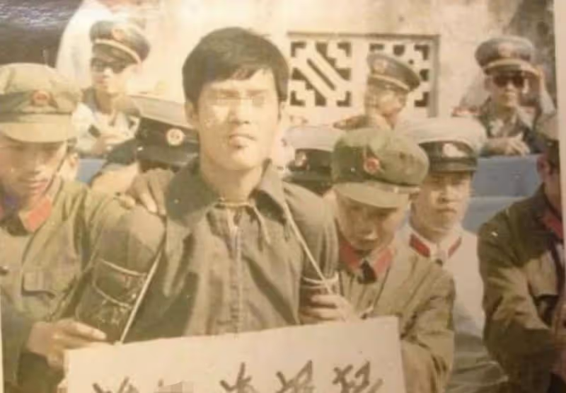 歌唱家張也:跟初戀分手後,53歲還單身,有呂繼宏陪伴很幸福