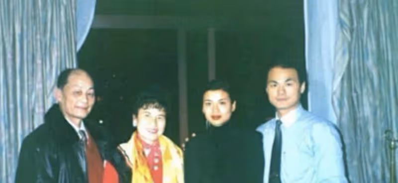 歌唱家張也:跟初戀分手後,53歲還單身,有呂繼宏陪伴很幸福