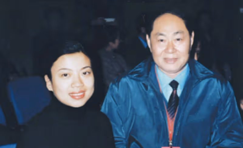 歌唱家張也:跟初戀分手後,53歲還單身,有呂繼宏陪伴很幸福