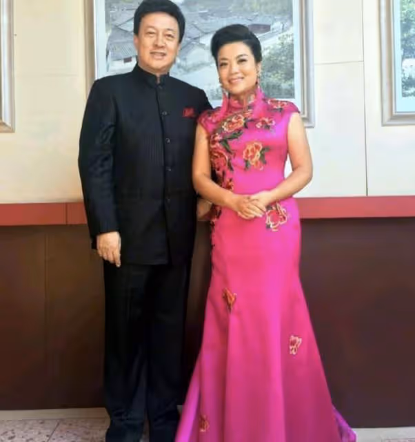歌唱家張也:跟初戀分手後,53歲還單身,有呂繼宏陪伴很幸福