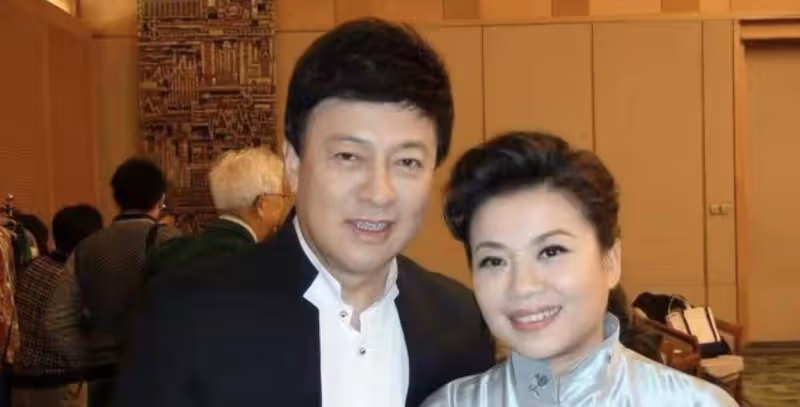 歌唱家張也:跟初戀分手後,53歲還單身,有呂繼宏陪伴很幸福