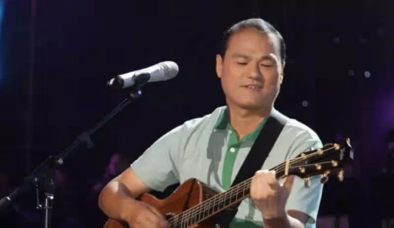 歌唱家張也:跟初戀分手後,53歲還單身,有呂繼宏陪伴很幸福