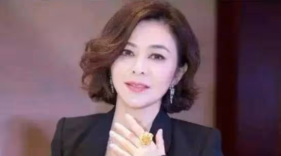 2結婚2離婚,58歲依然是無數人心目中的女神,2次婚姻後,無子無女