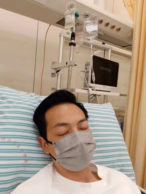 知名愛國港星定居內地!排隊吃蒼蠅小館無人識,自來熟已融入居民