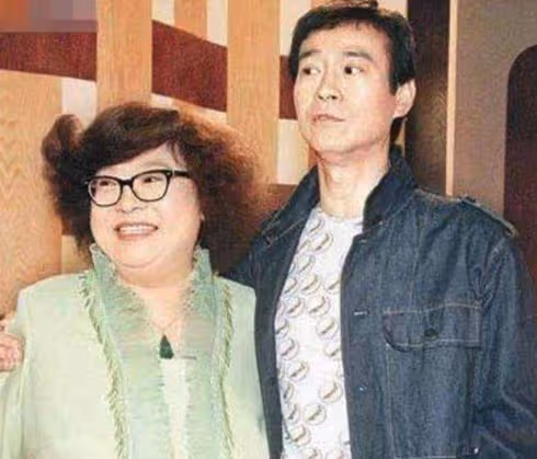 肥姐去世12年!被罵借妻上位的鄭少秋公開「當年離婚真相」 假髮40年「只為她摘過」