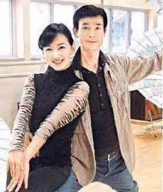 肥姐去世12年!被罵借妻上位的鄭少秋公開「當年離婚真相」 假髮40年「只為她摘過」