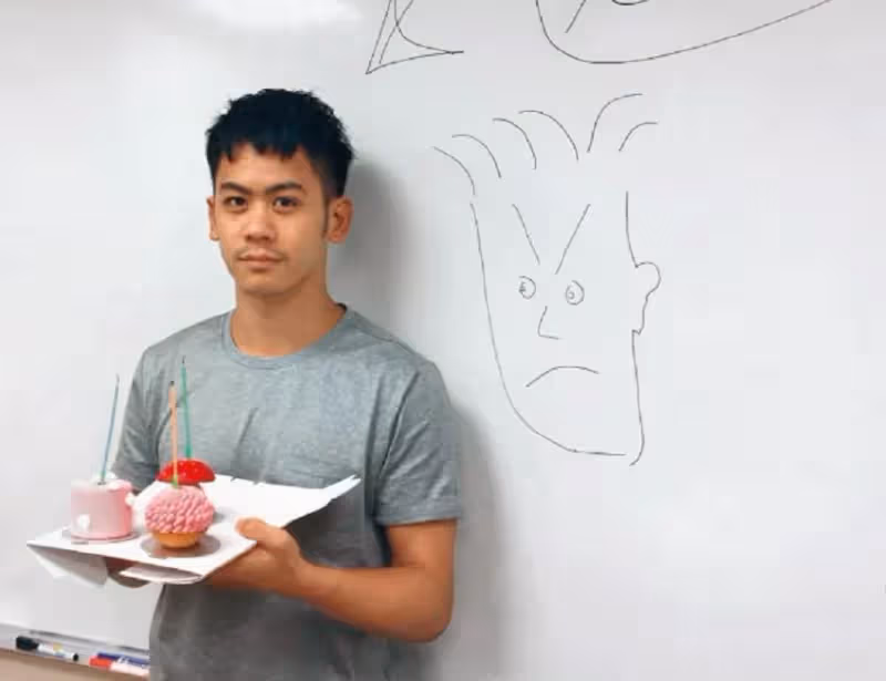 李安兒子官宣結婚!娶38歲素人當老婆,女方長相清秀穿著樸素,戴婚戒秀恩愛,網:這顏值不比明星差