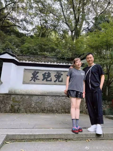 黎耀祥被野生捕獲　老婆舉動獲大讚識相：發達有理！