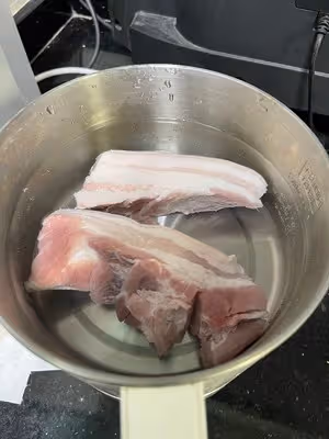 最簡單的方法把一塊肉吃了
