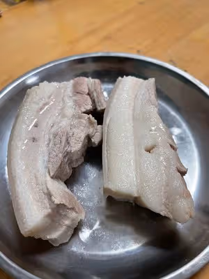 最簡單的方法把一塊肉吃了