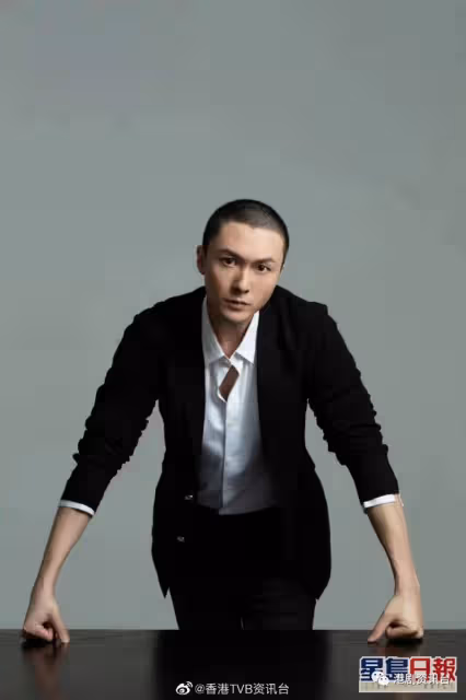 王浩信新造型味道不同?寸頭配花恤衫粉絲冧爆:有味道!
