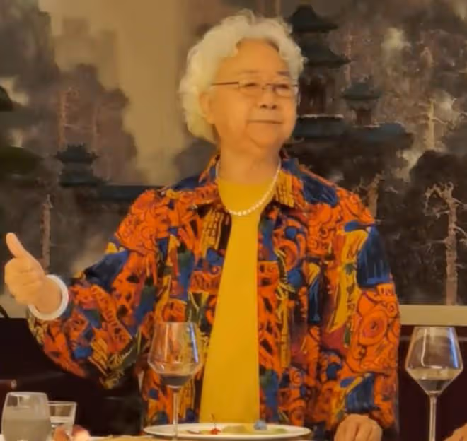 張澤群與田華張勇手等老藝術家聚會,劉曉慶羨慕不已,稱怎麼沒我