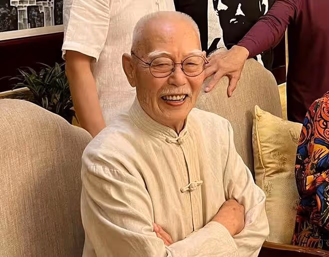 張澤群與田華張勇手等老藝術家聚會,劉曉慶羨慕不已,稱怎麼沒我