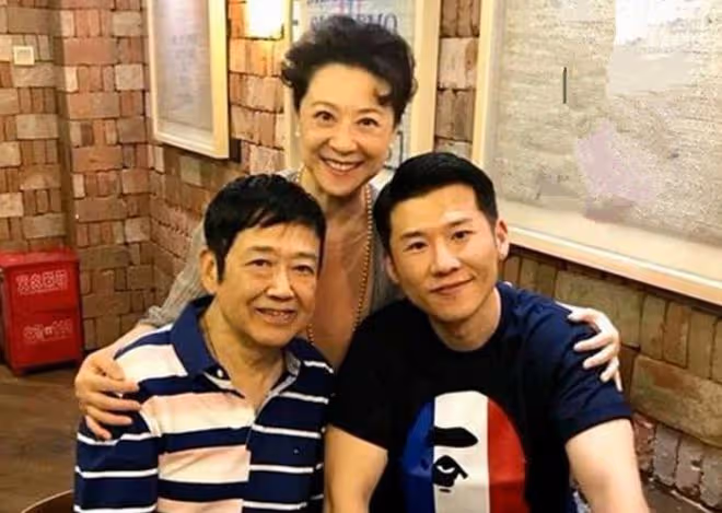 張澤群與田華張勇手等老藝術家聚會,劉曉慶羨慕不已,稱怎麼沒我