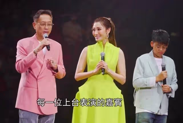 李嘉欣基因可惜了，兒子長相真不好看，不像父母反而像泰國人！