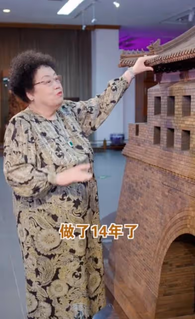 傾盡14年天價財力打造模擬城門,陳麗華堅持的一切,只因她的身份