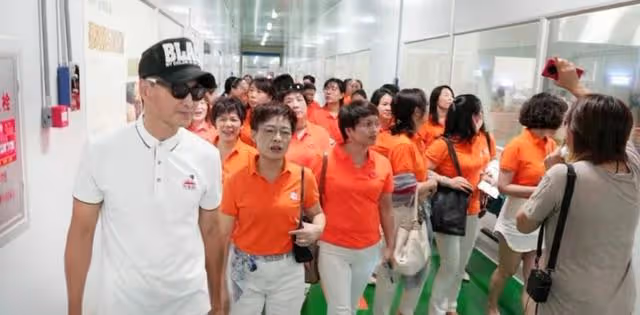 大受歡迎!知名港星圈外生意發展有聲有色,獲大批企業家到場參觀