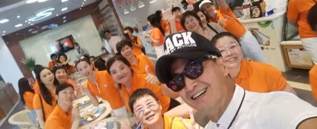大受歡迎!知名港星圈外生意發展有聲有色,獲大批企業家到場參觀