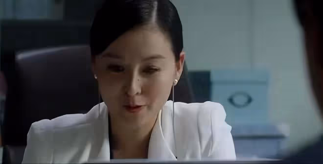42歲戴嬌倩現身蒼蠅小館,自帶公筷吃小籠包,穿百元衣素顏無人識
