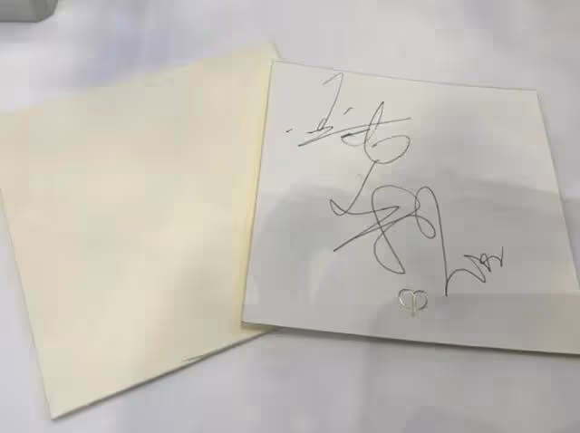 網友偶遇陳小春夫婦逛街,男方霸氣買單太寵愛,不愧是娛樂圈模範夫婦