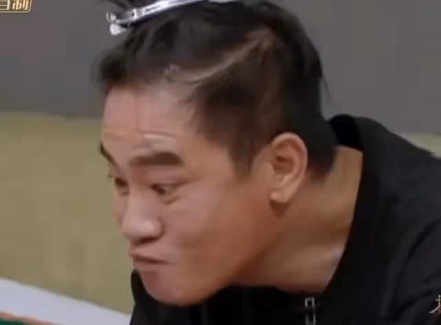 網友偶遇陳小春夫婦逛街,男方霸氣買單太寵愛,不愧是娛樂圈模範夫婦