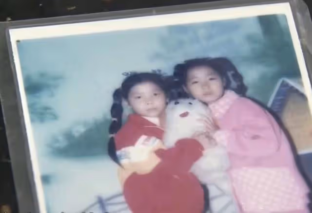 女兒結婚2年去世,外婆把8個月大的外甥女帶到8歲,因為身體不好,交給女婿撫養,不料,從此再無聯繫