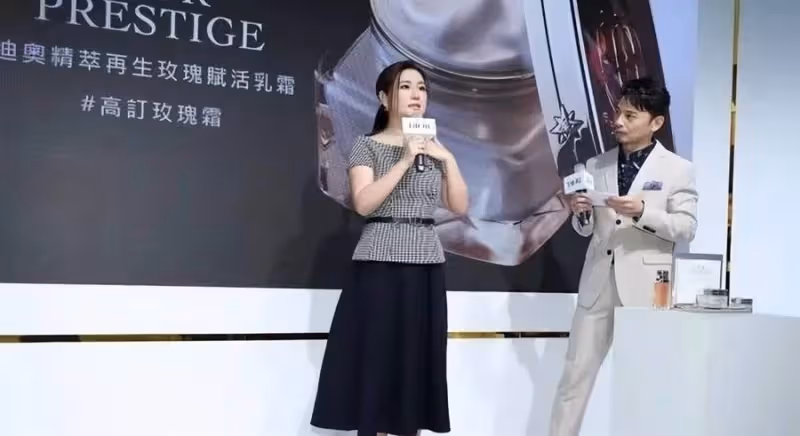 Selina豐腴的身體,顯得愈加有魅力,40歲釋放女人味:大方露疤痕很自信