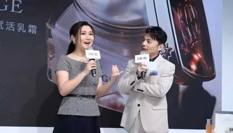Selina豐腴的身體，顯得愈加有魅力，40歲釋放女人味：大方露疤痕很自信