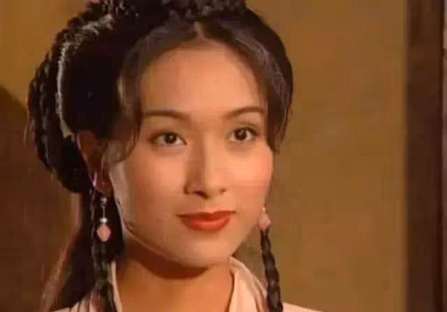 48歲楊恭如短髮造型曝光,高冷脫俗,這身材和氣質70後少見,網友:美得讓人移不開眼